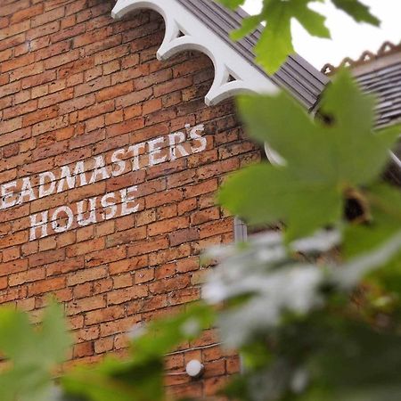 Отель The Cholmondeley Arms Wrenbury Экстерьер фото
