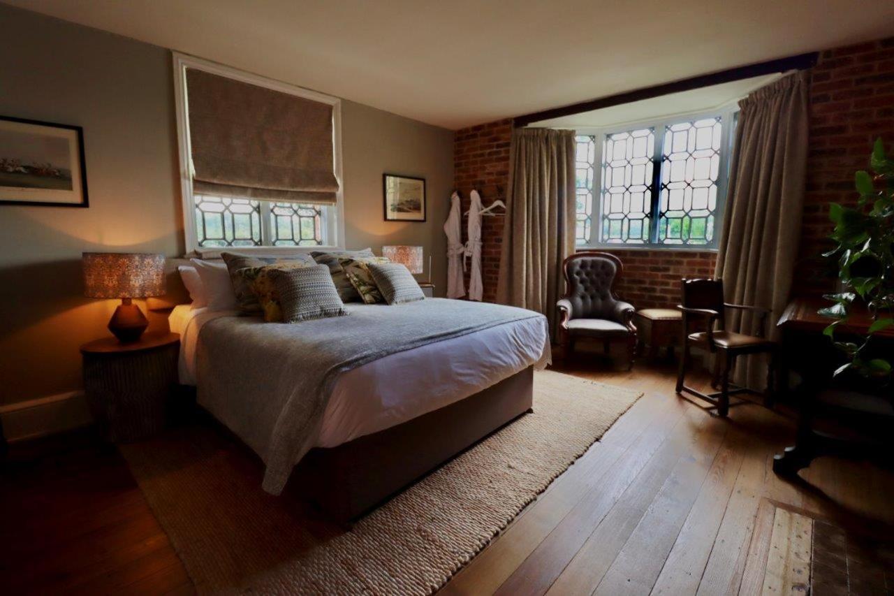 Отель The Cholmondeley Arms Wrenbury Экстерьер фото