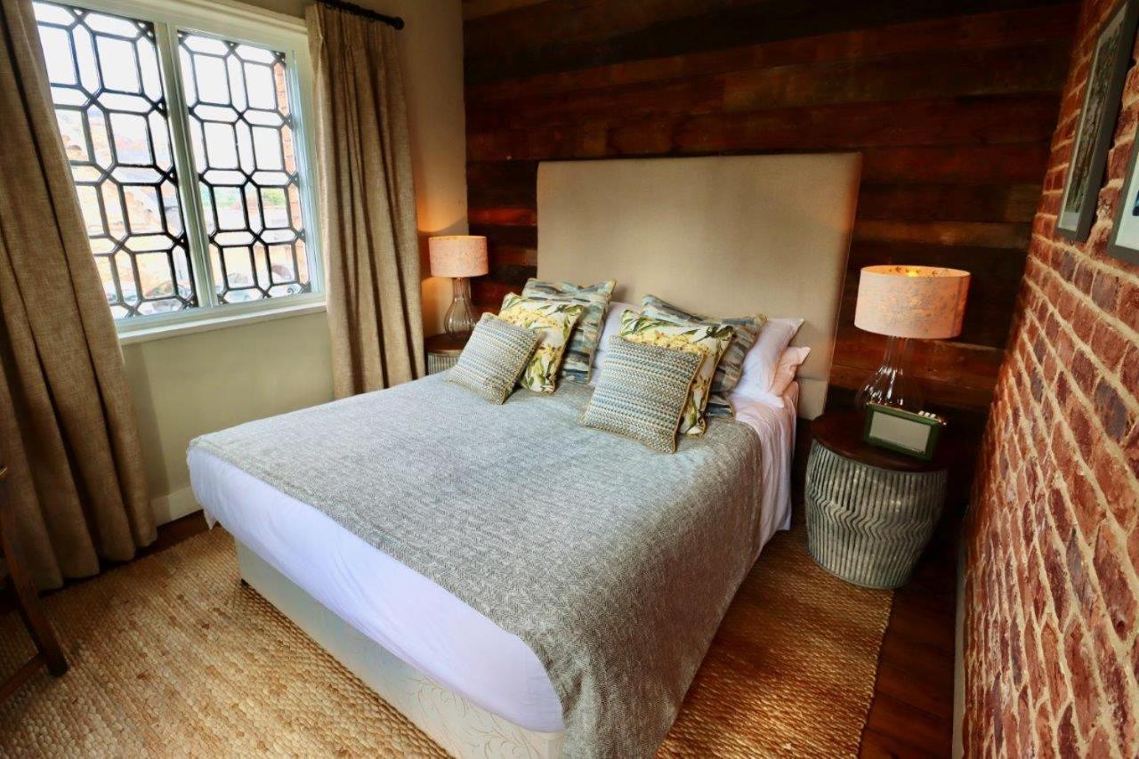 Отель The Cholmondeley Arms Wrenbury Экстерьер фото