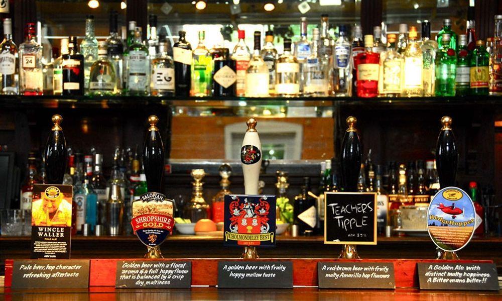 Отель The Cholmondeley Arms Wrenbury Экстерьер фото
