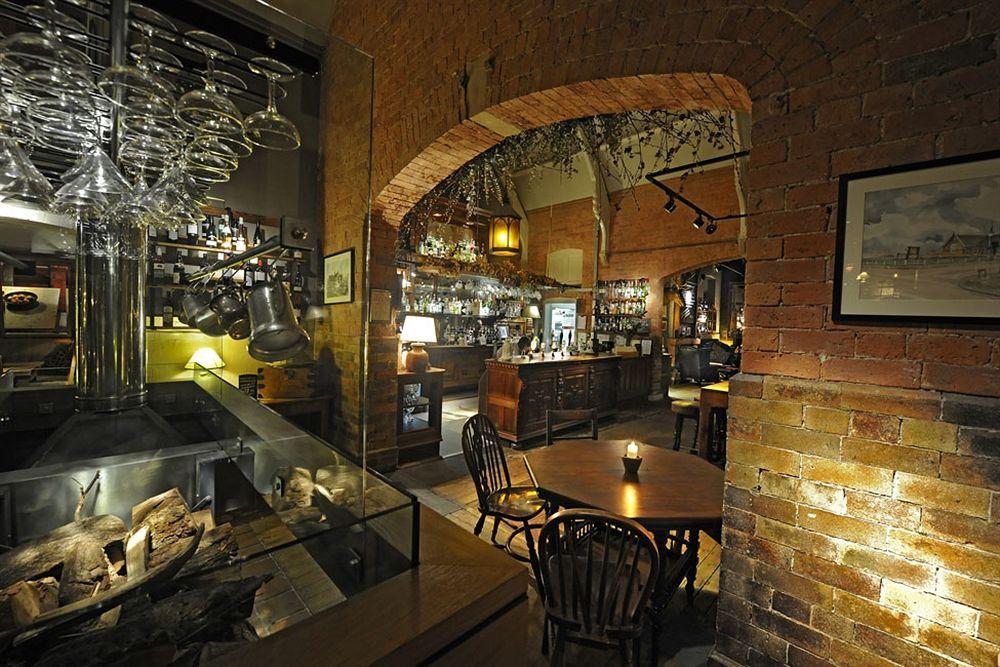 Отель The Cholmondeley Arms Wrenbury Экстерьер фото