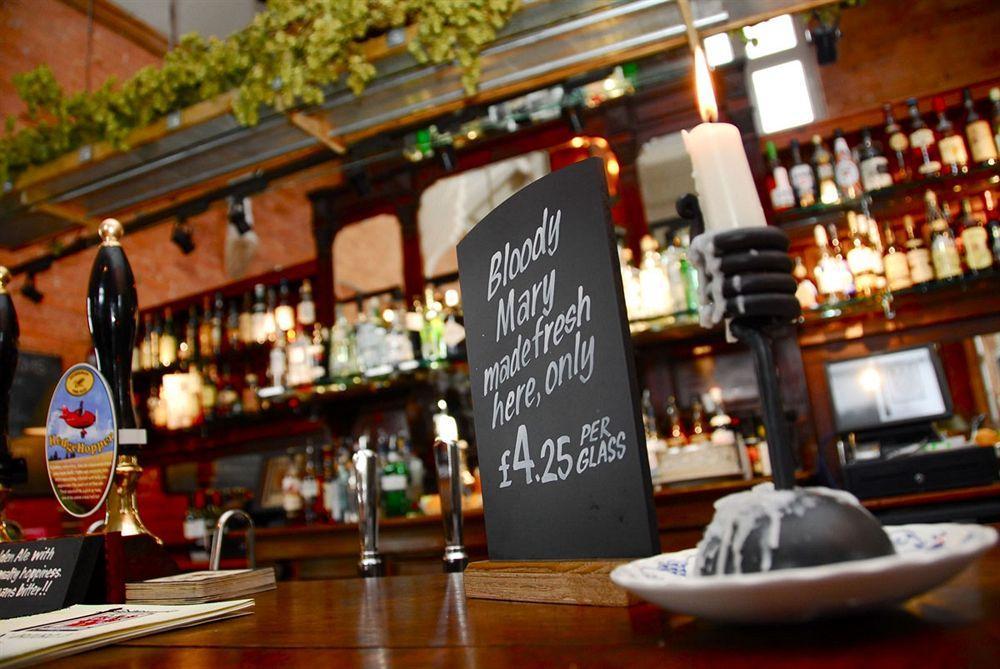 Отель The Cholmondeley Arms Wrenbury Экстерьер фото