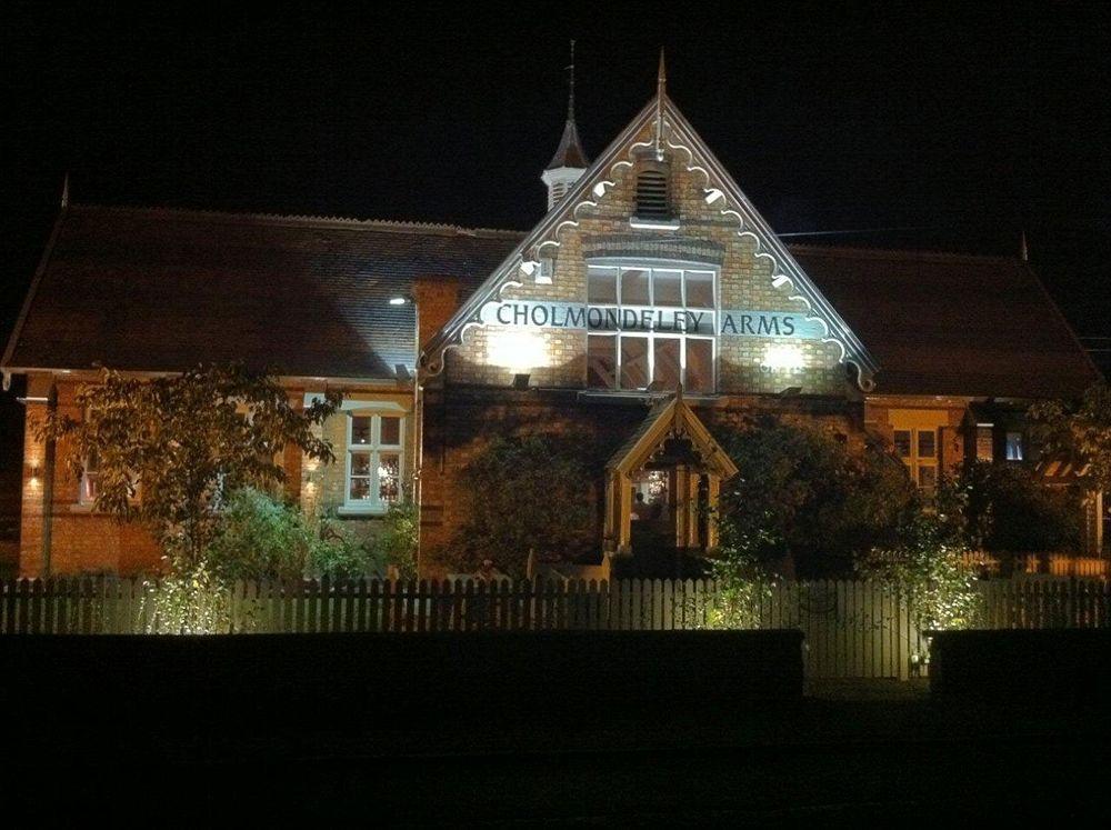 Отель The Cholmondeley Arms Wrenbury Экстерьер фото