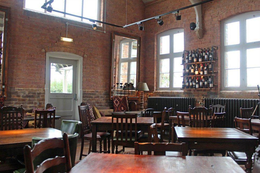 Отель The Cholmondeley Arms Wrenbury Экстерьер фото