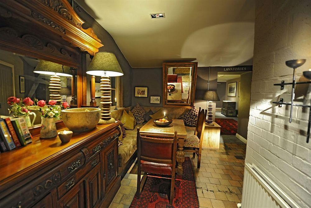 Отель The Cholmondeley Arms Wrenbury Экстерьер фото