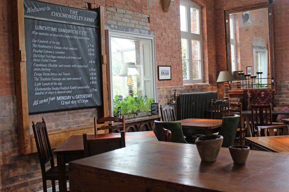 Отель The Cholmondeley Arms Wrenbury Экстерьер фото