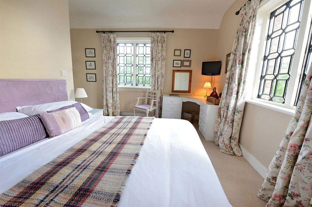 Отель The Cholmondeley Arms Wrenbury Экстерьер фото